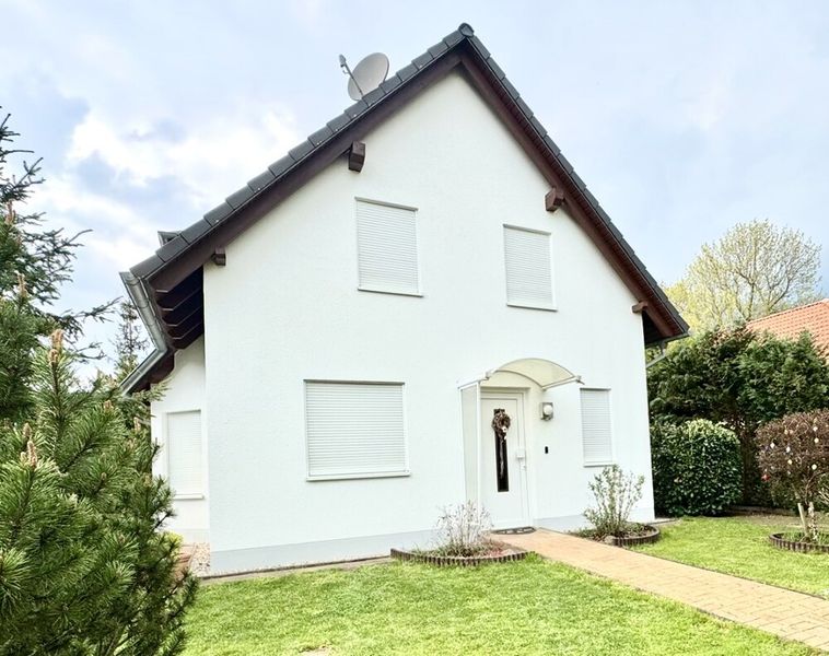 Reserviert !! ++ Einfamilienhaus in idyllischer Lage, Stellplatz und Garten- Einziehen und Wohlfühle